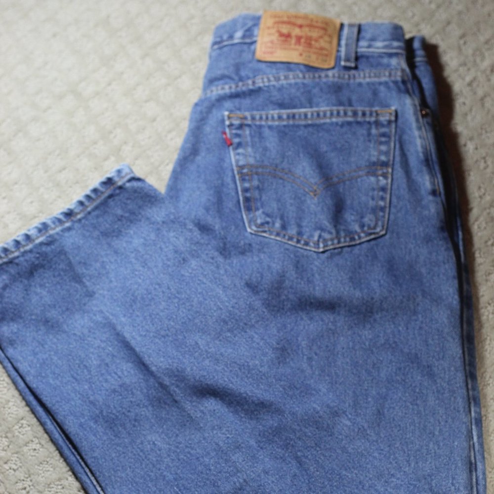 Vintage Y2K Levi's 505 Size 34x34 Medium Wash Blue Jeans